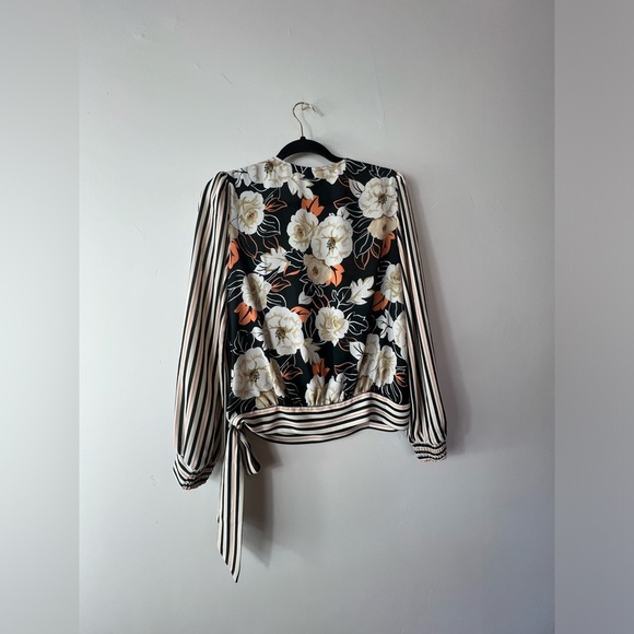 CAbi 4043 Enchant Blouse Xs Black Floral Striped smocked sleeve Vneck
1120 - Picture 5 of 5